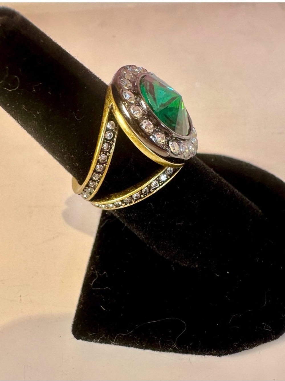 Kurt Geiger Octavia Emerald Green Center Crystal Halo Ring NWT - Picture 4 of 10